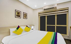 Itsy Hotels Transit Express Near Sealdah Station